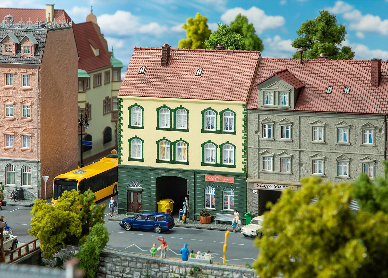 Faller 130628 Town house with Modelling Shop