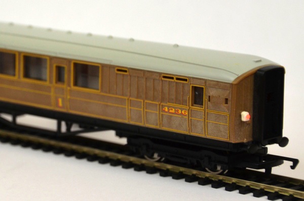 Train Tech CL30 Coach Lighting Warm White Effect with Constant Tail
